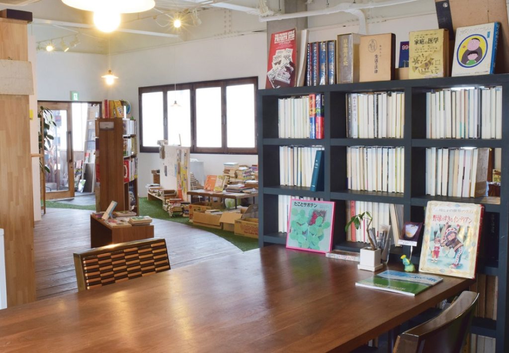 懐かしの本との再会♪美味しいこだわりメニューと共にぜひ