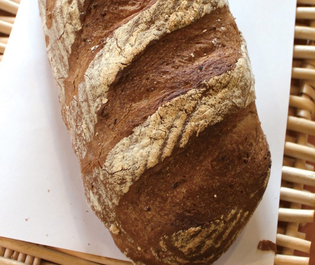 『ベーカリー＆カフェ　レッドフォックス』落ち着いた雰囲気ののカフェが併設されたパン屋さん♪丁寧に焼き上げたパンはティータイムにピッタリ！