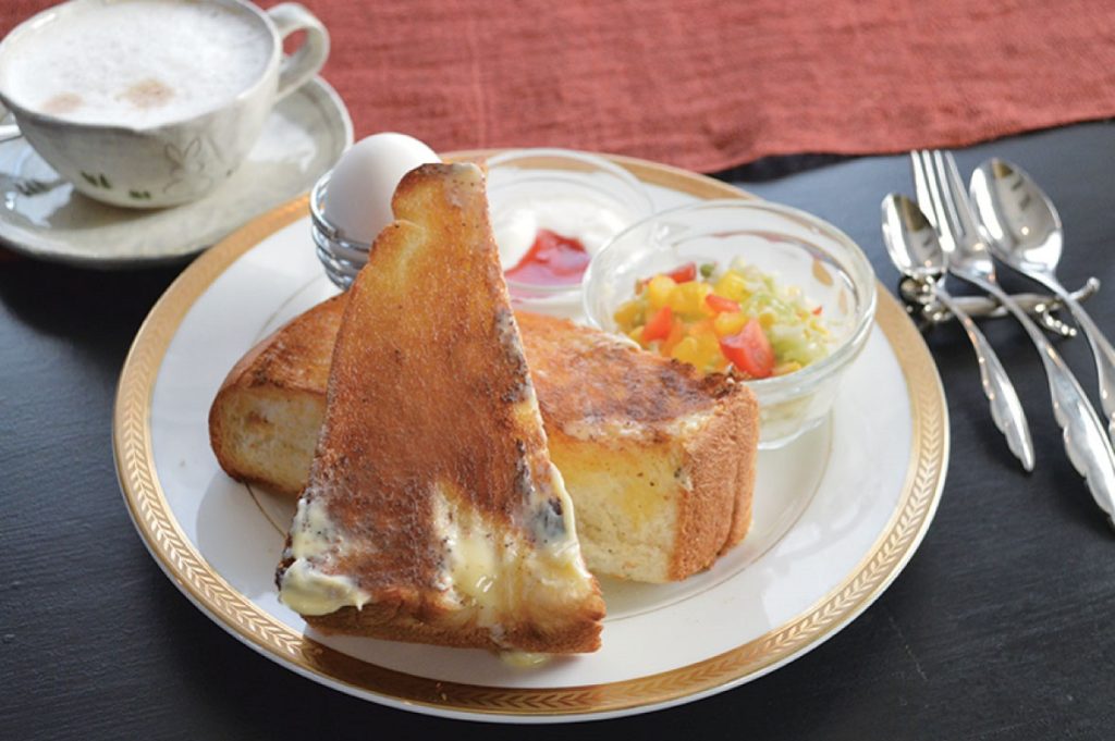 『みかうさカフェ』こだわりの珈琲と生演奏が楽しめるゆったりカフェ