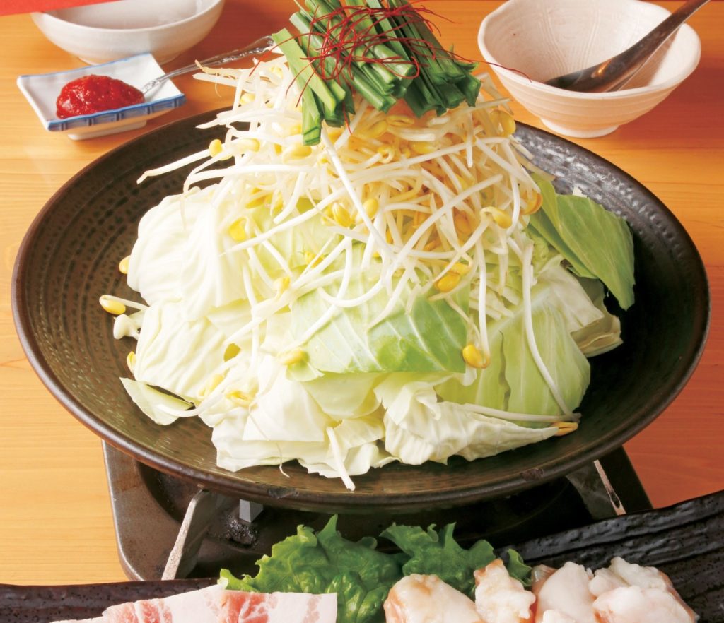 『炭火焼肉　路地裏』国産Ａ５ランクの極上肉を味わう野菜たっぷりピリ辛鍋