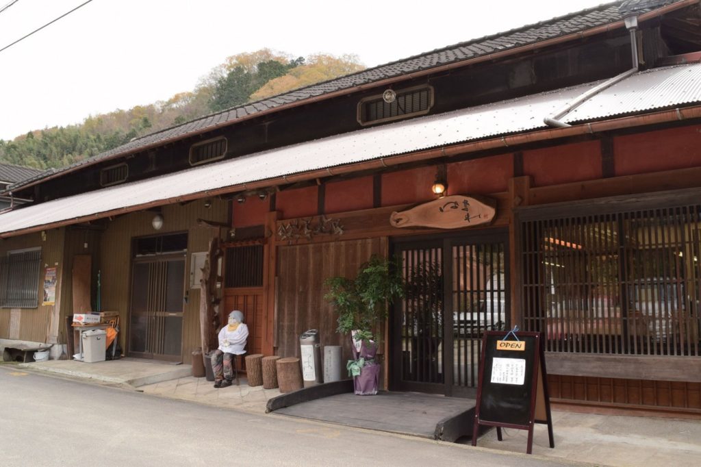 『はなれ』古民家の温かさを残した手打ちそば専門店