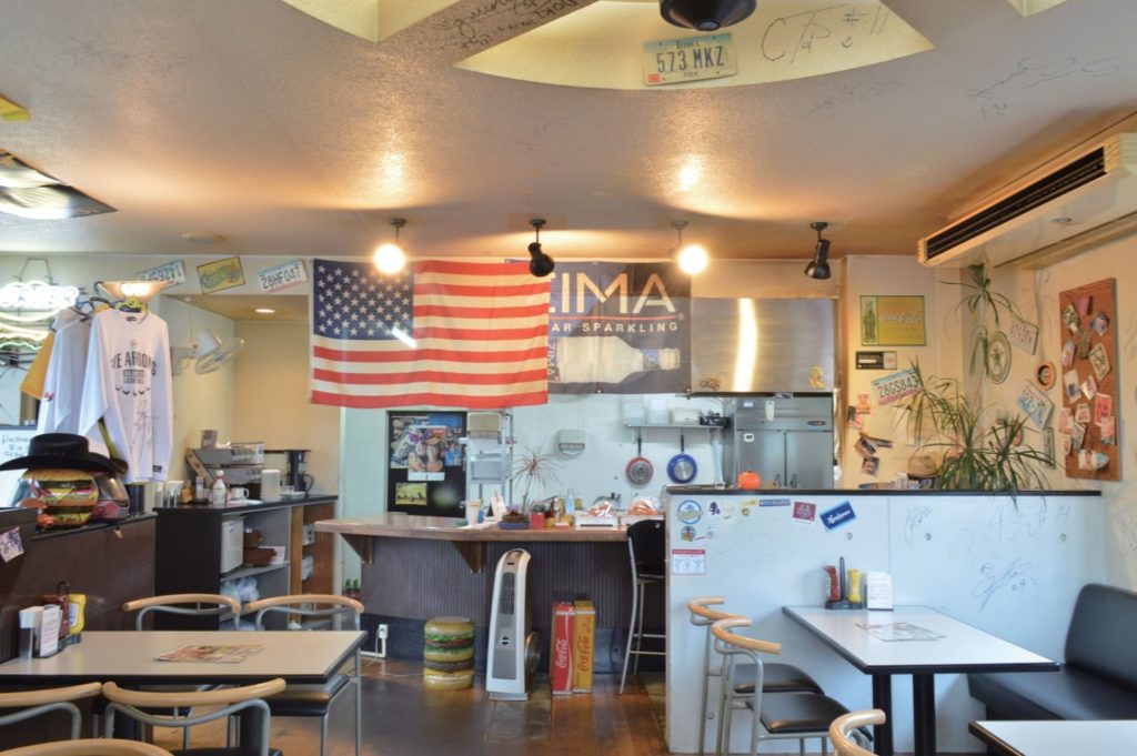 『ＳＡＮＴＡ　’　Ｓ　ＤＩＮＮＥＲ』子どもも大人も大好きなハンバーガー♪本場アメリカの美味しさを楽しんで