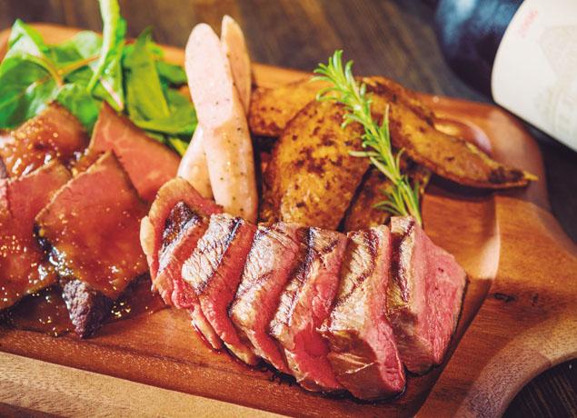 『McQueen』グルメ通必見の肉バル&カフェ、カジュアルパーティーはお任せ!