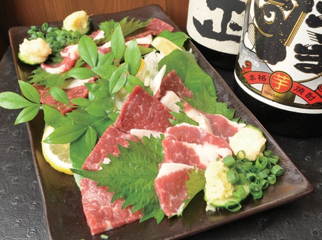 『炭焼居酒屋 たぬき』炭焼き料理や九州の郷土料理を堪能できる居酒屋