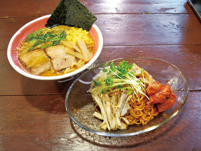 繁華街の夜に、1つのあかりを照らすラーメン店が誕生