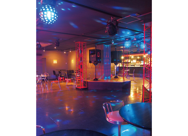 『ディスコサウンドカフェ』懐かしくて新しい70～80年代のディスコの雰囲気が楽しめるカフェ