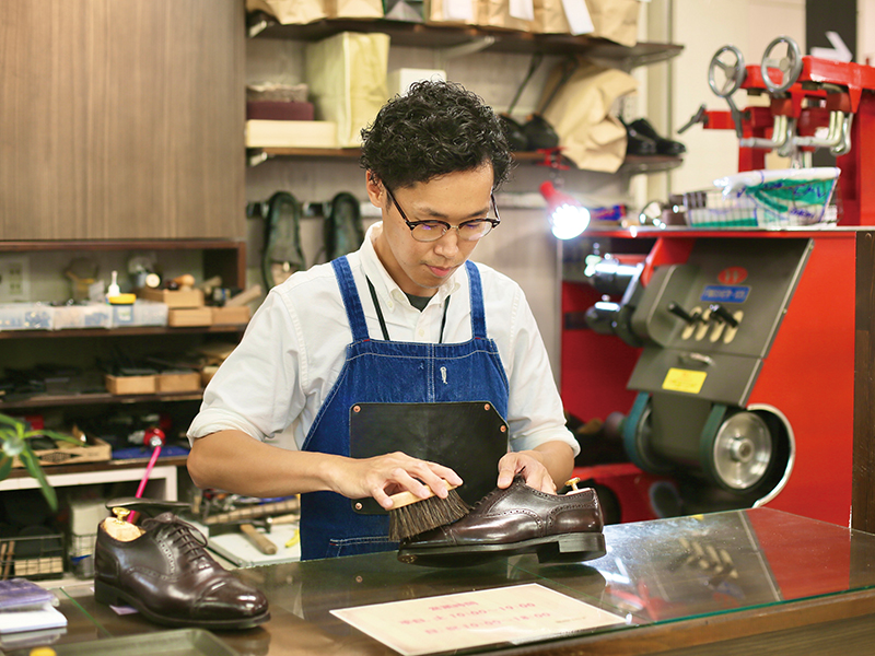お気に入りの靴や革小物…、おしゃれにこだわるアナタ 革製品の様々なトラブルはプロのリペア職人におまかせ!