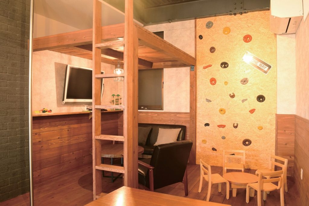 『高松ベースカフェ』「大人と子どもの秘密基地」がコンセプトのカフェ