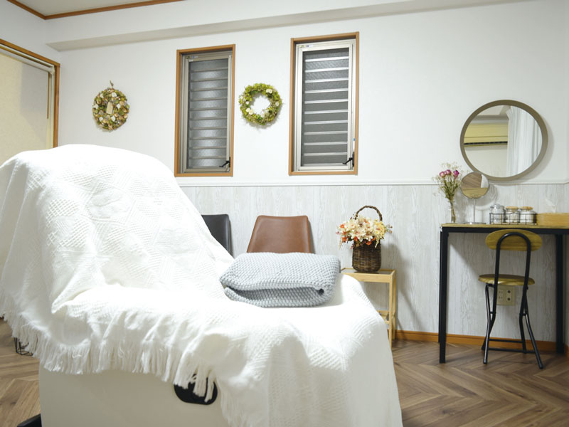 癒しのプライベート空間で美しい目元を叶えよう！