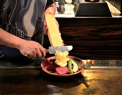 『鉄板焼　藍丹』美味しさを引き立て合う極上の一皿！旬野菜とオリーブ牛のマリアージュ