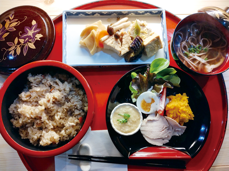 『ギャラリーカフェ華々』アートを鑑賞しながら身体に優しい上質な手作りランチを【香川県丸亀市港町】