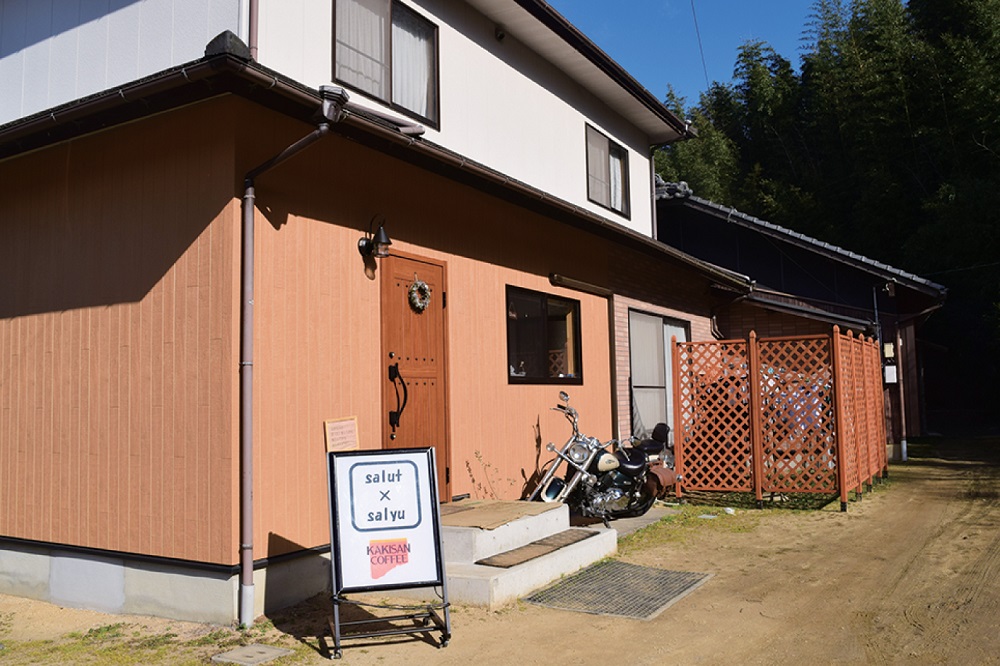 『salut × salyu』国産小麦を使用！手ごねの白いベーグルサンドが絶品