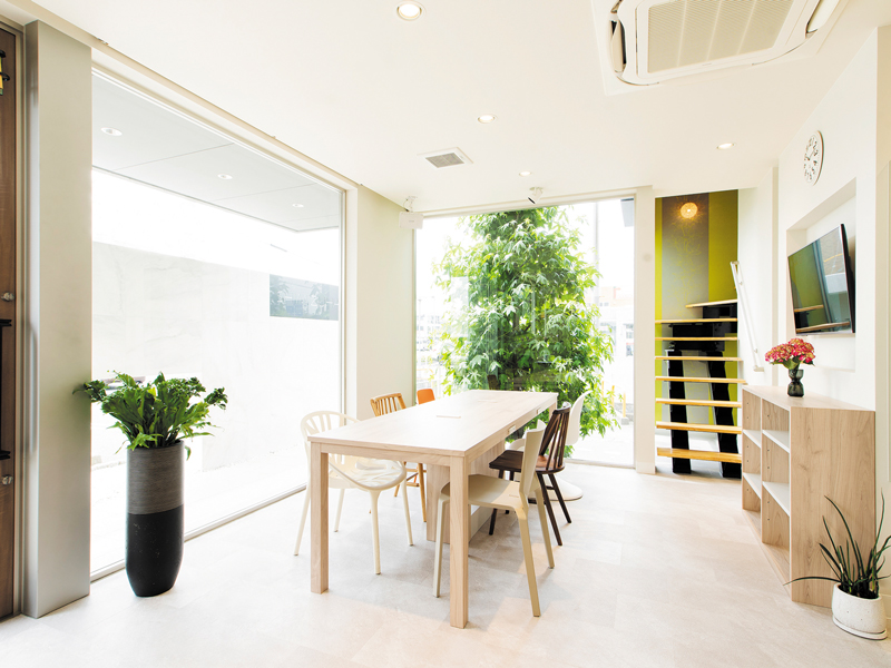 ヘアデザインからシェービングまで、 大人のおしゃれは身だしなみから！