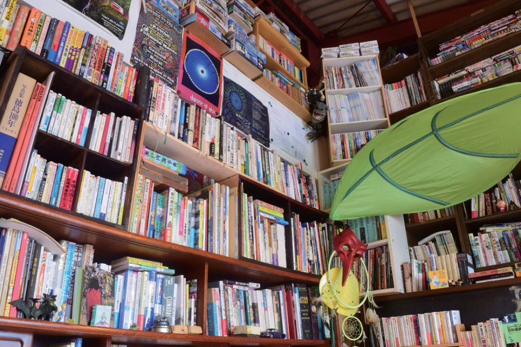 こだわりの本や写真集がスタンバイ♪素敵な世界へご案内