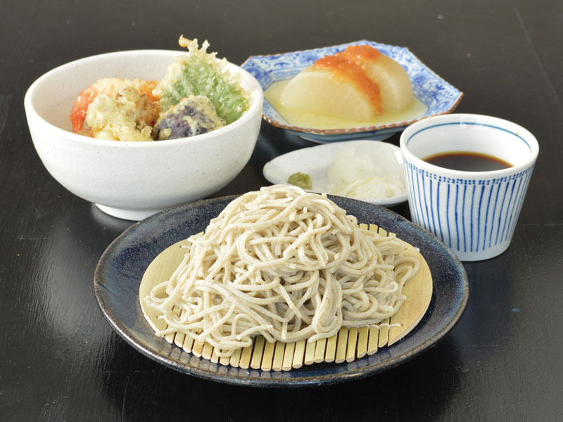 こだわりの蕎麦と身体に優しいスイーツのカフェ