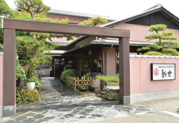 『みなと新世　多度津店』リニューアルした和モダンな店内で新鮮魚介料理を堪能！