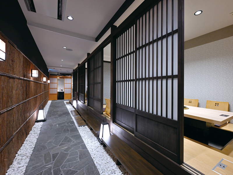 『老舗精肉卸直営 個室焼肉 イトーロイン』九谷焼で提供されるA5ランク焼肉専門店【香川県高松市丸亀町】