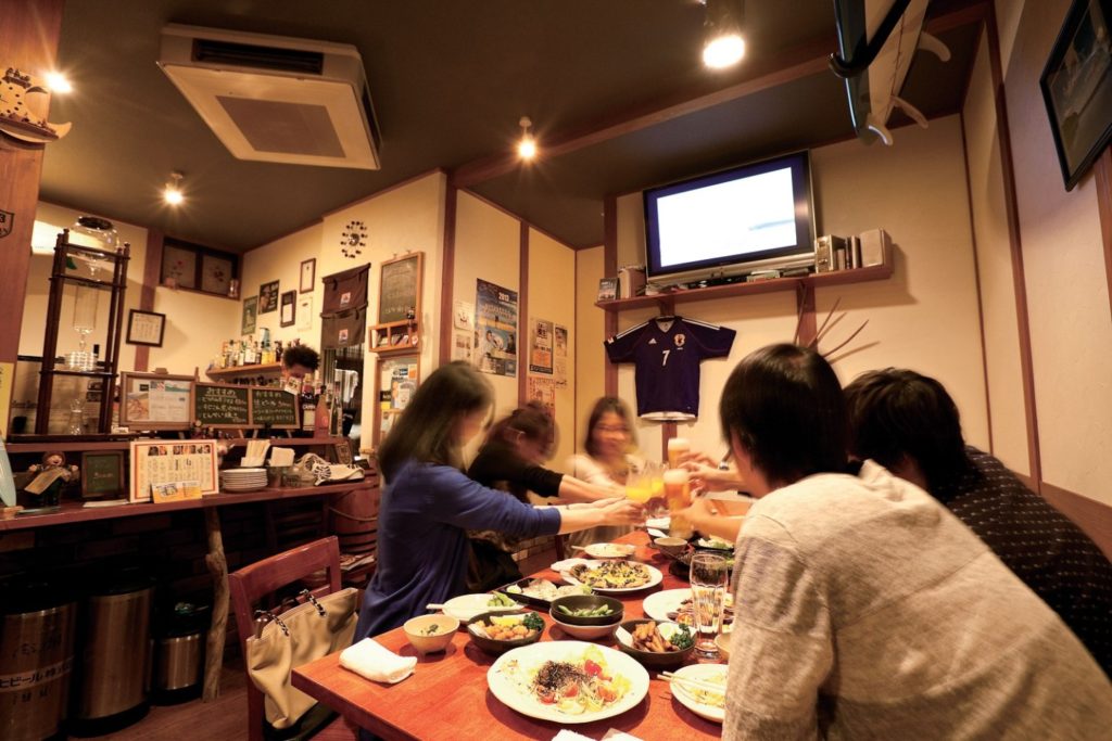 『Ｄｉｎｉｎｇ　Ｂａｒ　１０３　ｂｙ　ＴＯＳＳＡＮ』居心地の良さバツグン！人気ダイニングバーでの貸切り宴会！！