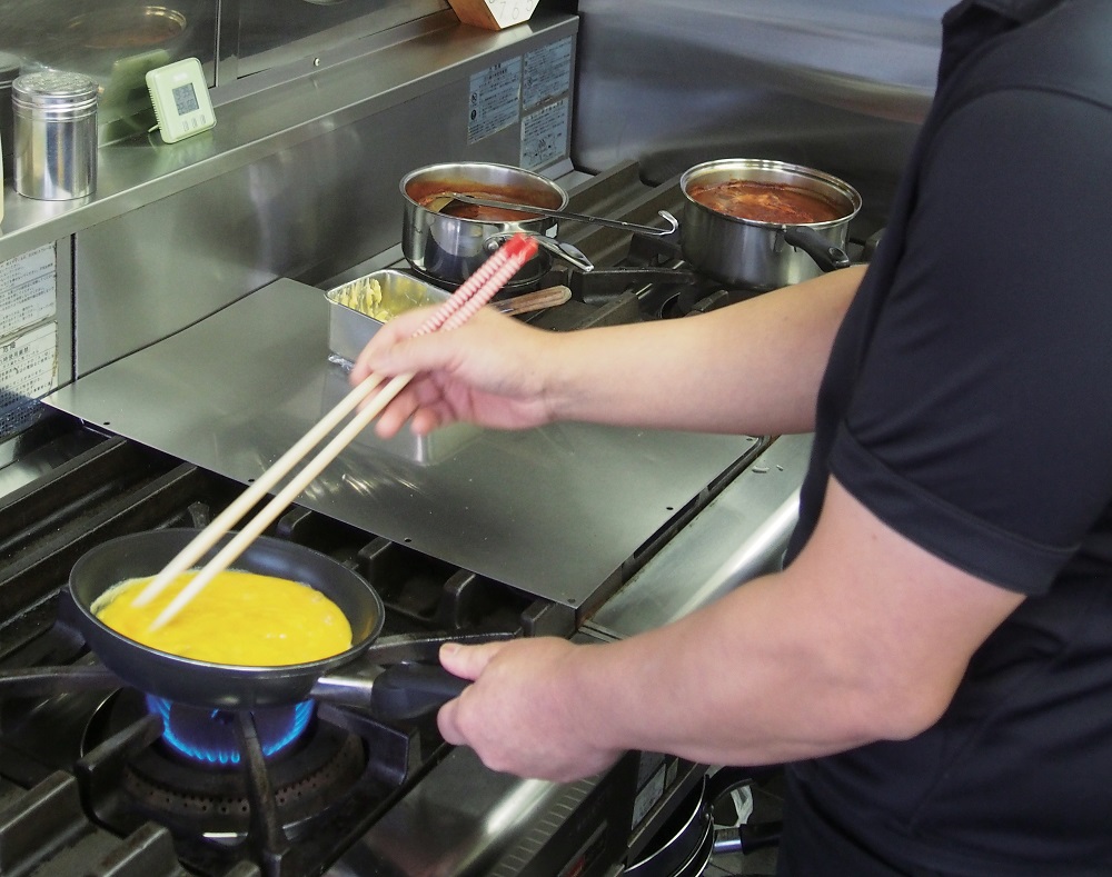 『山の手通り』卵、ライス、ソースが三位一体♪バランスが生み出す絶品オムライス