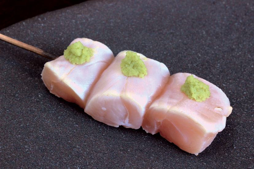 土佐備長炭で焼き上げる炭火焼き鳥に舌鼓！