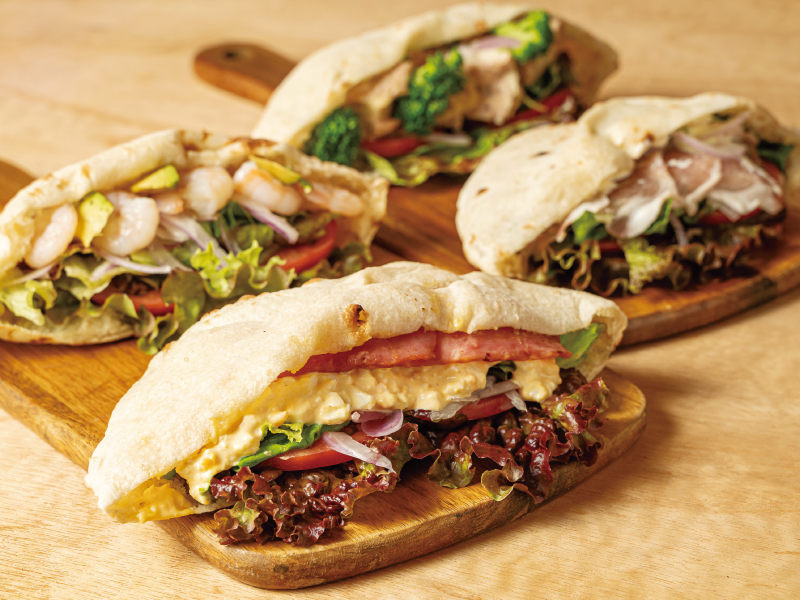 自家製ピザ生地を使った野菜たっぷりピッツァ・パニーニ！