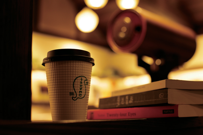 自然とアートを体感できるブックカフェ♪