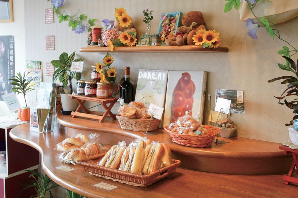 『手づくりのパン　もぐもぐ』店名の通り”もぐもぐ”食べたいパンばかり♪食べると笑顔になれるパンが揃っている！