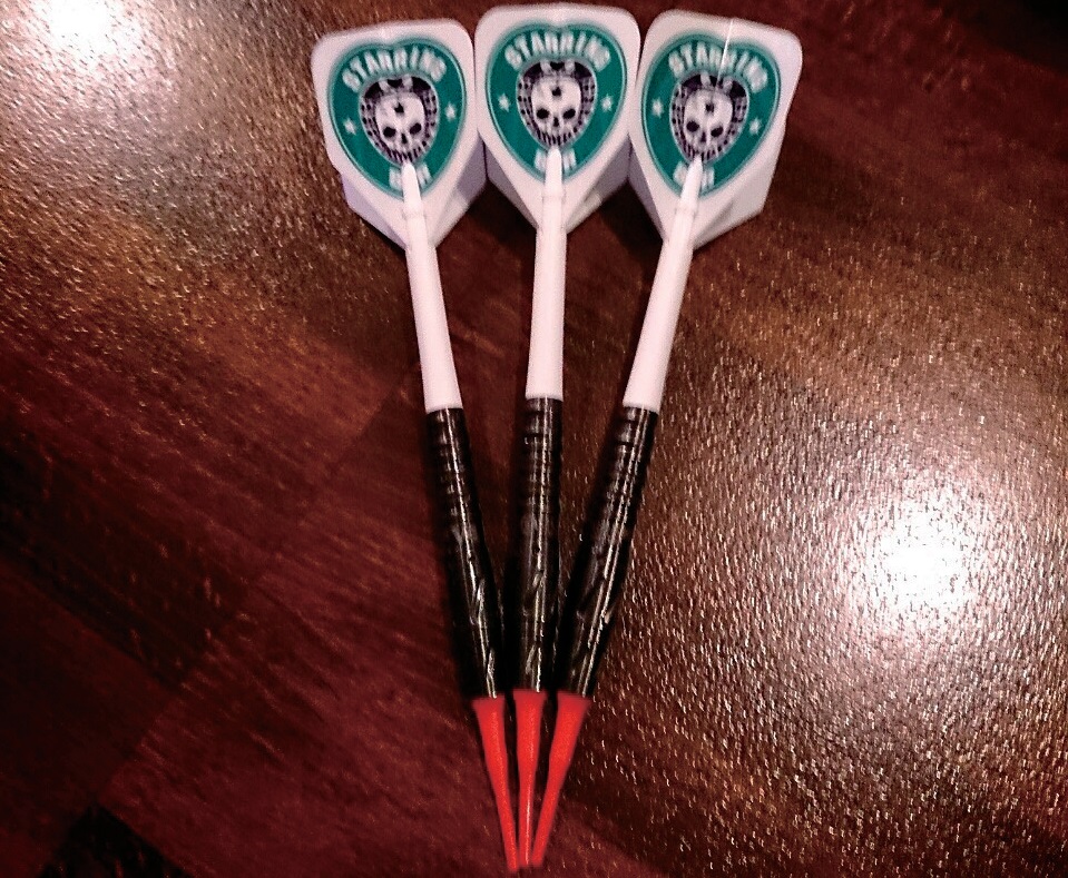 ダーツやカラオケが楽しめる街中の人気Ｂａｒ