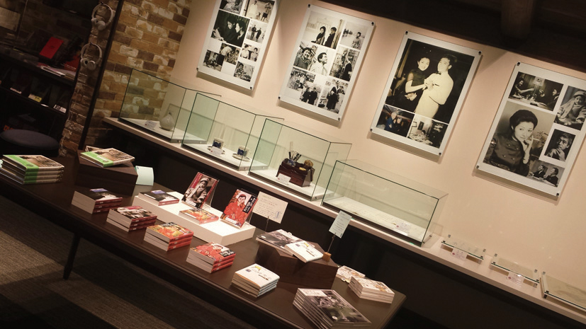 自然とアートを体感できるブックカフェ♪