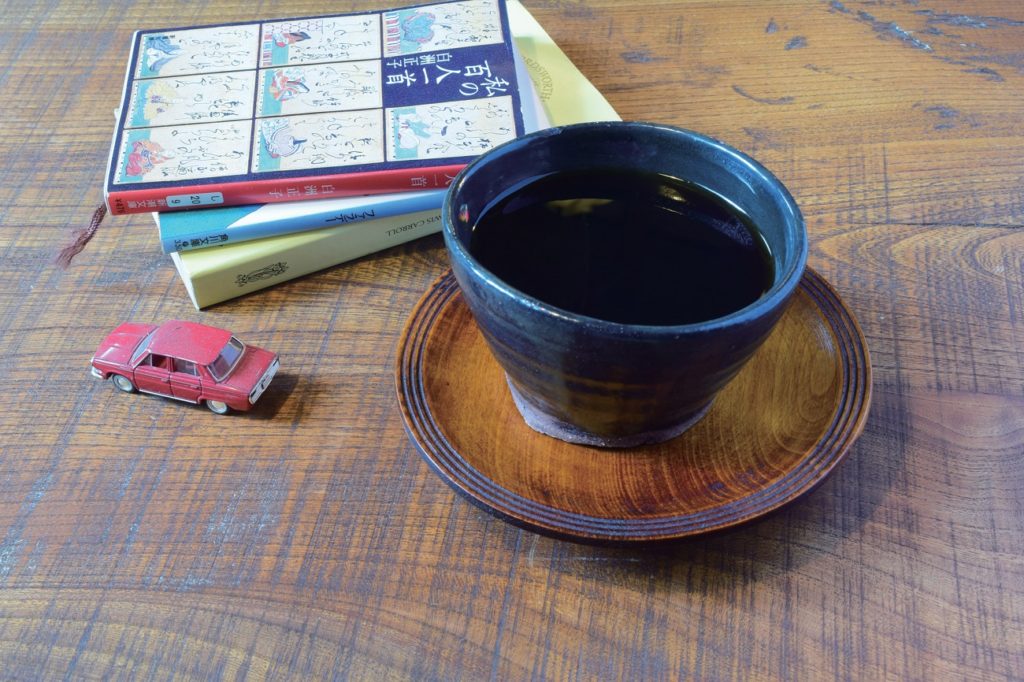 こだわりの本や写真集がスタンバイ♪素敵な世界へご案内