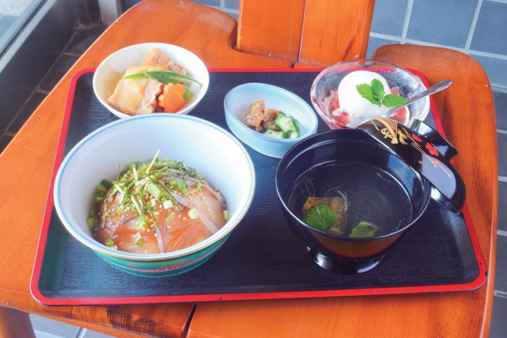 新鮮な海の幸×手作りの醤油ダレが相性抜群の絶品”づけ丼”に舌鼓