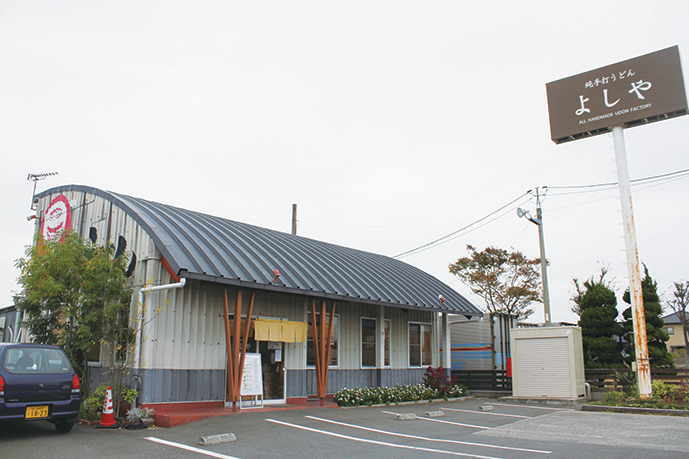 『純手打うどん よしや』ダシと卵が抜群の相性を奏でるありそうでなかった究極の一杯