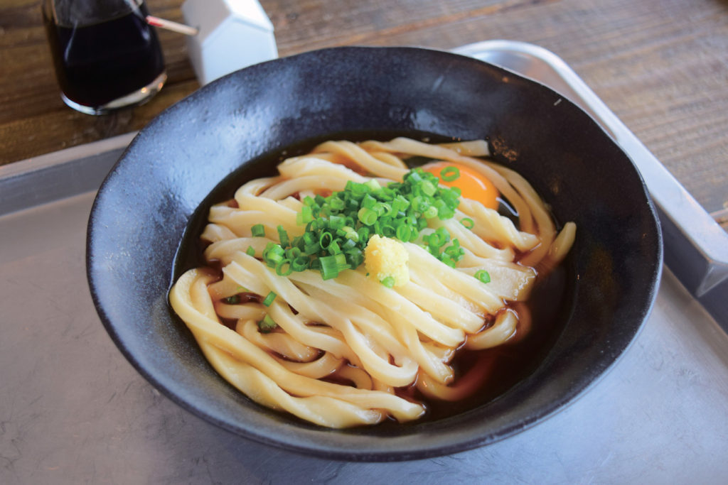 『うどんや　カマ喜ｒｉ』釜玉×ぶっかけダシの今までになかった人気メニュー！！