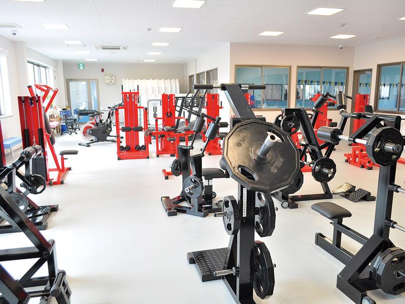 オリンピック選手育成を掲げる本格プール＆フィットネス