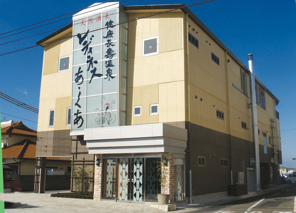 県内でも珍しい「温泉ソムリエ」常駐！高級感溢れる石貼りの露天風呂が好評