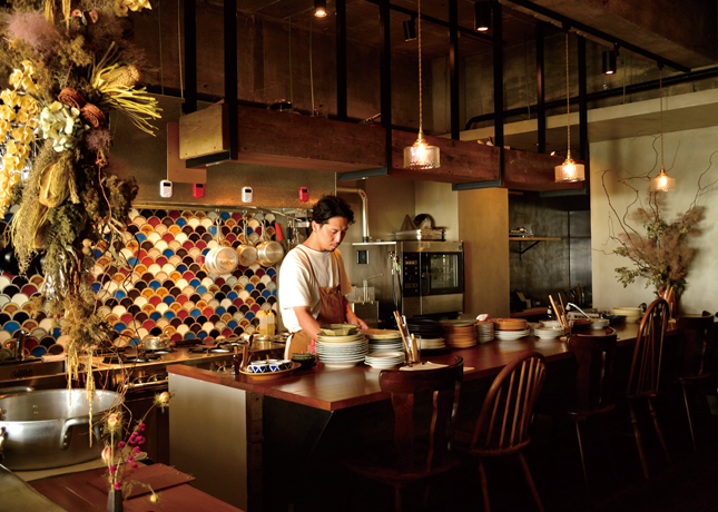 『ito』“ヨーロッパの家”をコンセプトにしたおしゃれな路地裏ビストロ