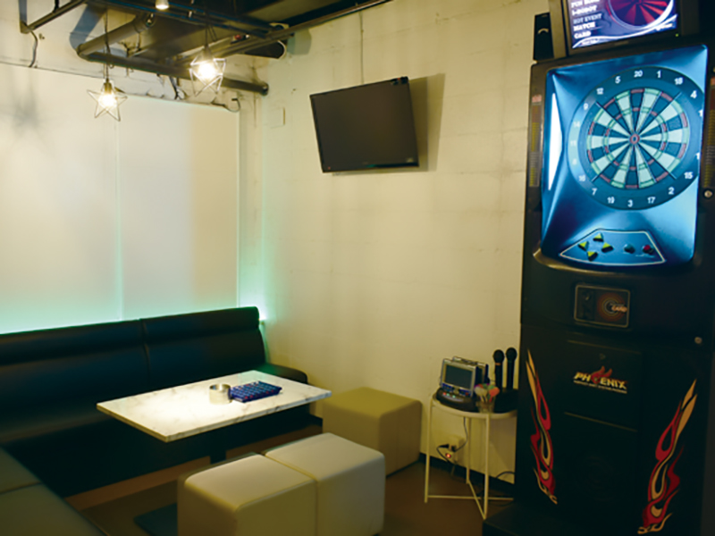 朝まで楽しめるアミューズメントバー