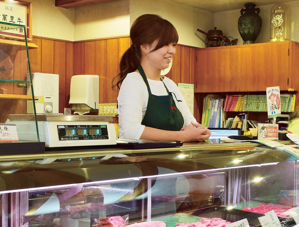 『日露本店』豊富なメニューを取り揃え愛され続ける老舗精肉店