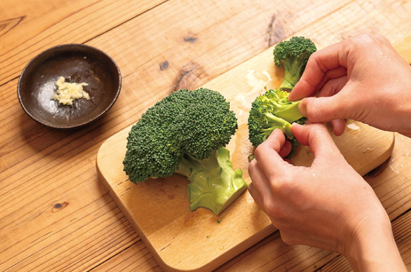 ブロッコリーを小房に分ける