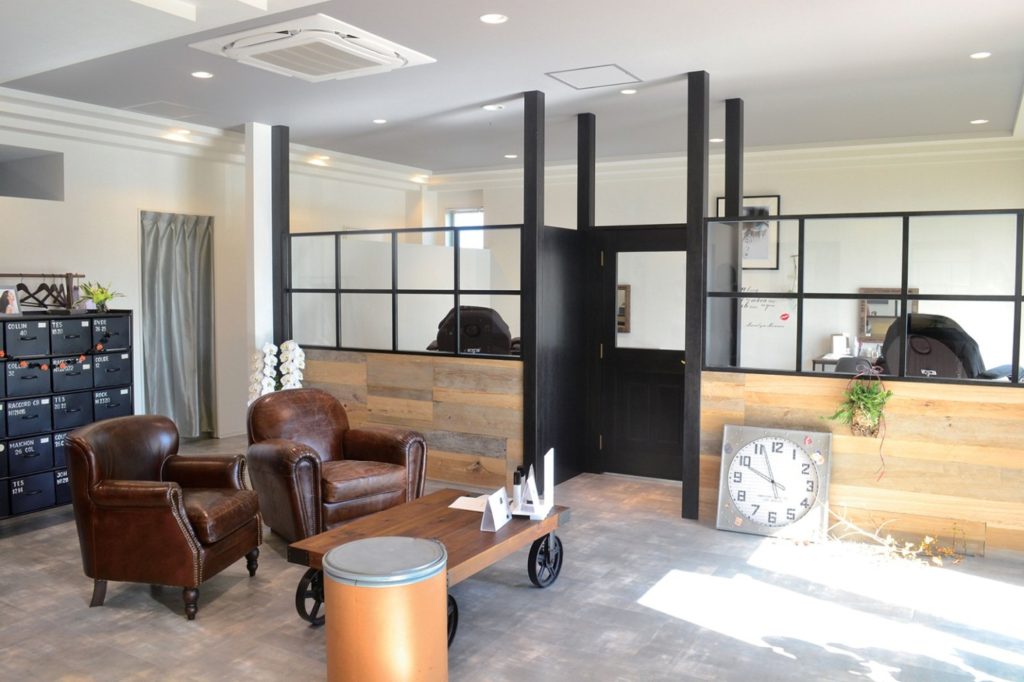 ヘア＆まつ毛エクステの専門ブース併設サロン