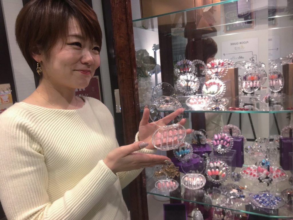 何度でも付け外しが出来る、新感覚のジェルネイル