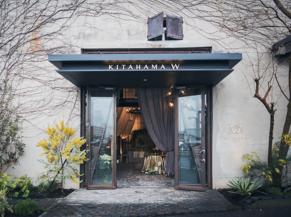 北浜アリーの倉庫をリノベートした空間で1日1組のオリジナルウエディングが叶う