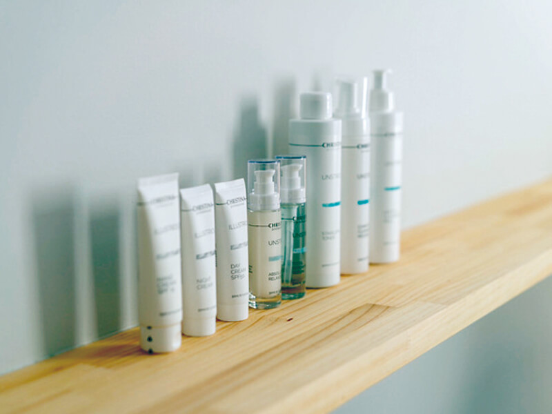 最新機器JETPEEL導入 徹底したスキンケアで肌質改善