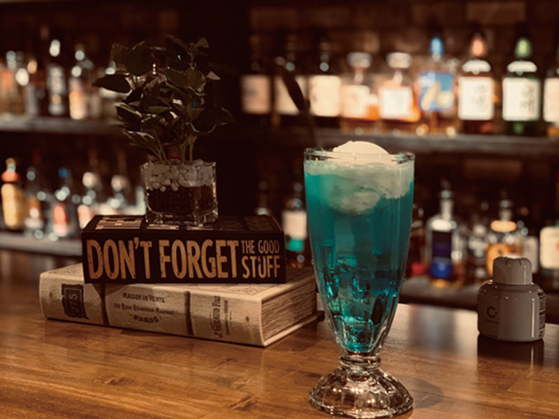 気軽に立ち寄れるカジュアルバーが詫間に登場！