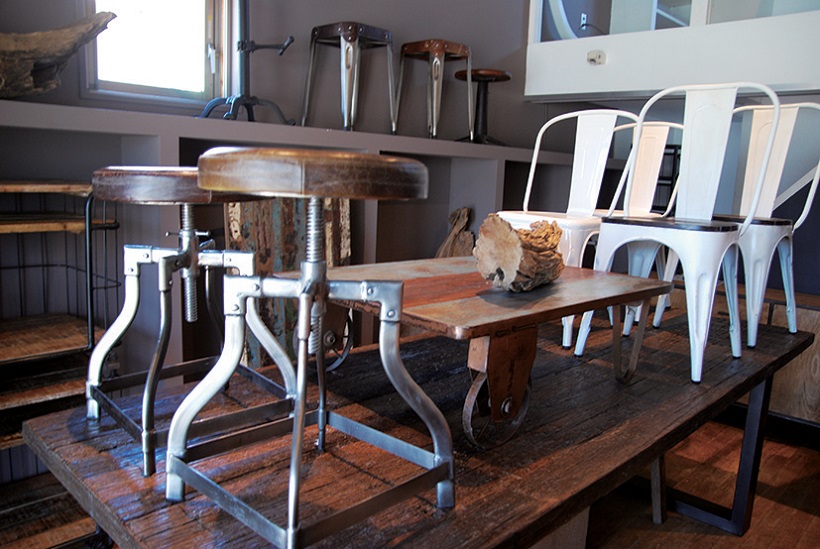 ビンテージ風の味わいが光るオリジナル家具