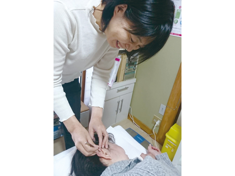 『みみねっこ』「耳ツボダイエット」+メニューで健康的に痩せよう！