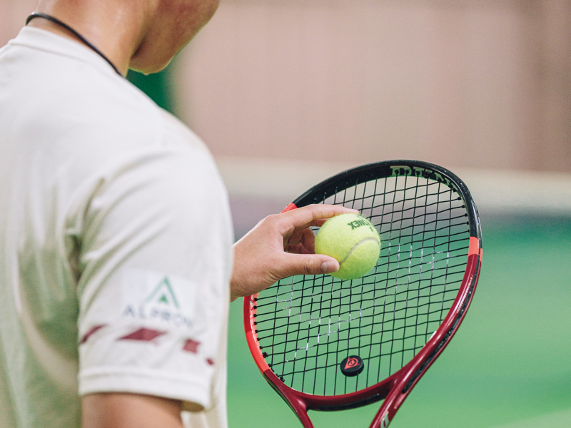 テニスラケットとボール