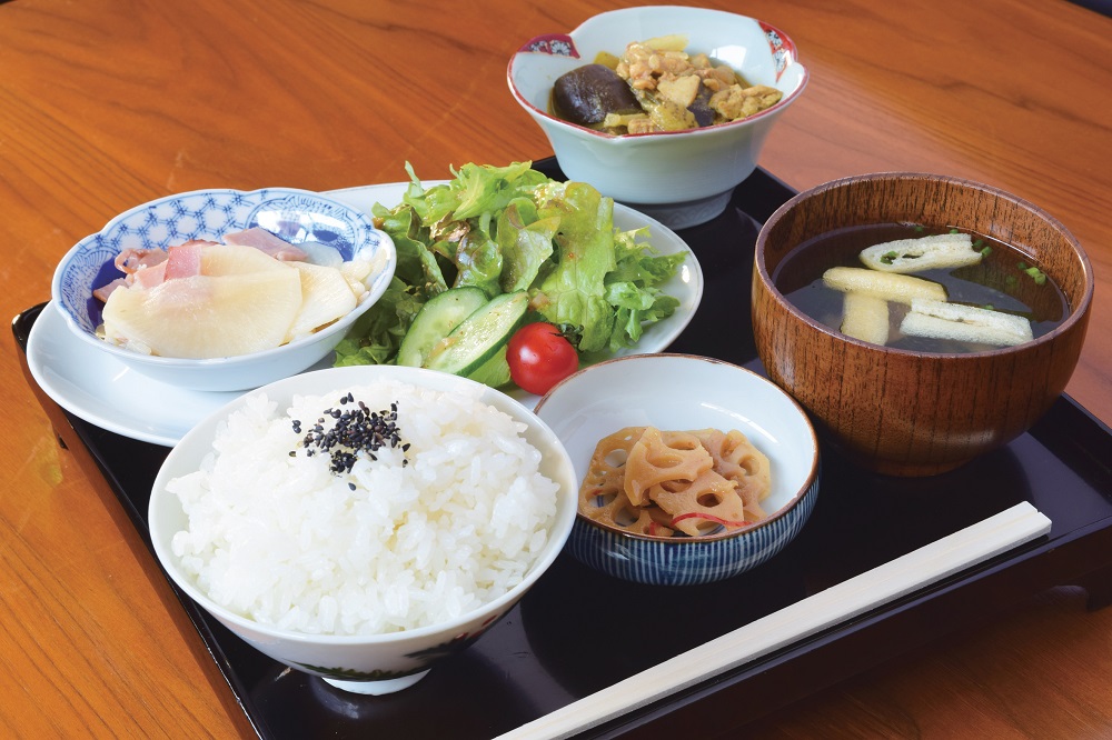 『SHIUN　CAFE』野菜中心の週替わりランチは釜戸で炊いたふっくらごはんが主役！