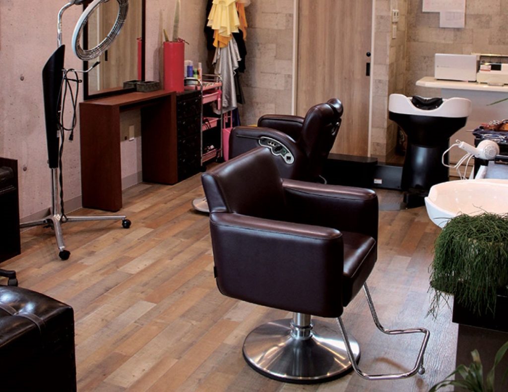 『ＴＷＩＮＳ　ＨＡＩＲ　ツインズヘアー』遊び場感覚で利用できる隠れ家サロン