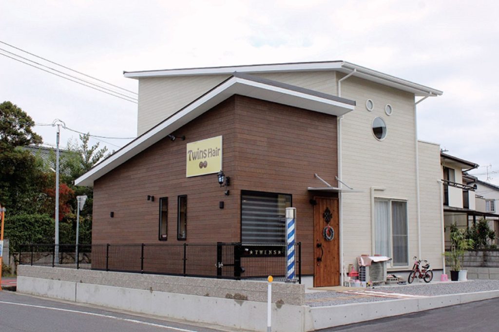 『ＴＷＩＮＳ　ＨＡＩＲ　ツインズヘアー』遊び場感覚で利用できる隠れ家サロン